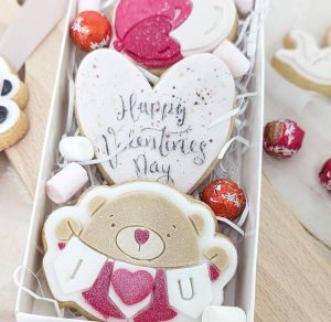 Bunting Bear Cookie Cutter and Stamp