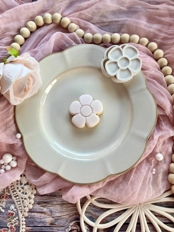 Miniature Flower Cookie Cutter and Fondant Stamp Embosser Miniature Flower Cookie Cutter and Fondant Stamp Embosser