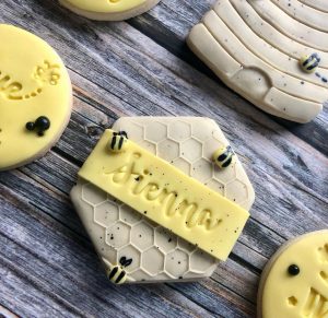 Honeycomb Pattern Fondant Stamp Embosser, Bumble Bee, Winnie The Pooh