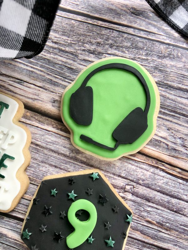 Gaming Headset Cookie Cutter and Fondant Stamp Embosser, X Box, PS5, Playstation, Gaming, Headphones