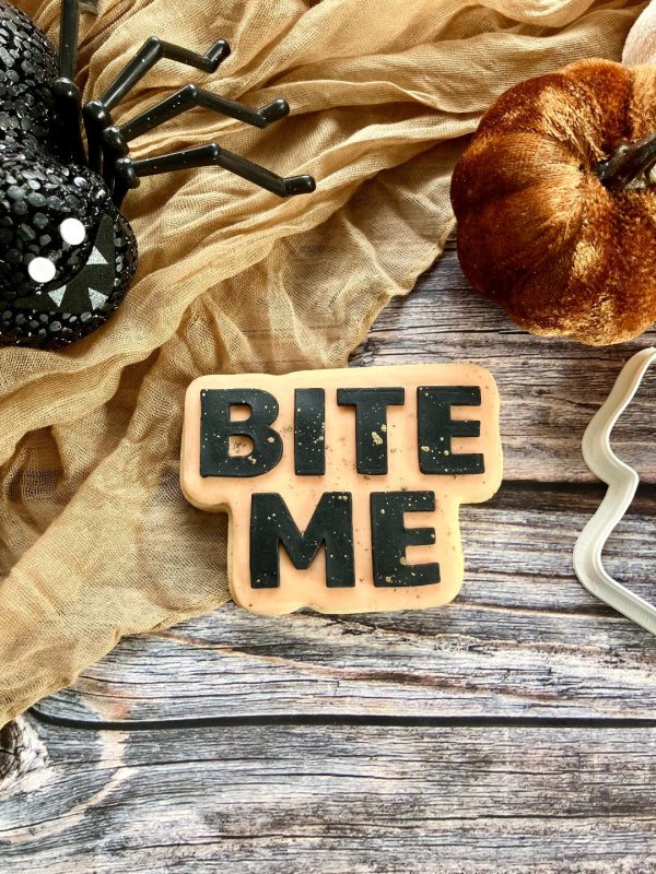Bite Me 2 Bite Me Cookie Cutter & Fondant Stamp – Funny Halloween Baking Embosser (8cm)