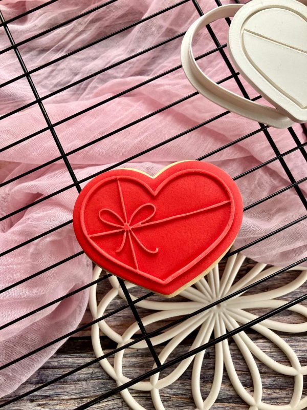 Heart with Bow Cookie Cutter and Fondant Embosser Heart with Bow Cookie Cutter and Fondant Embosser