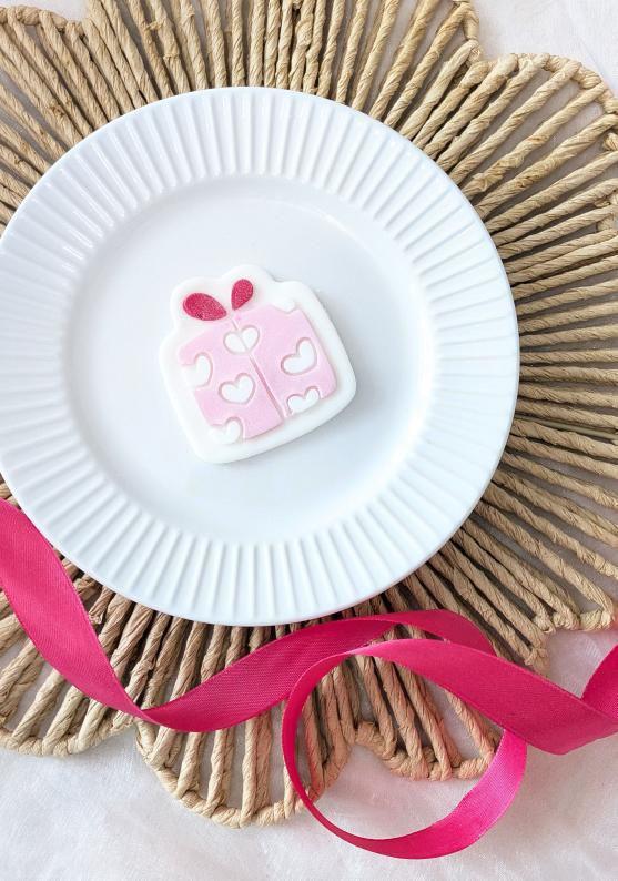Heart Gift Cookie Cutter and Fondant Embosser Heart Gift Cookie Cutter and Fondant Embosser