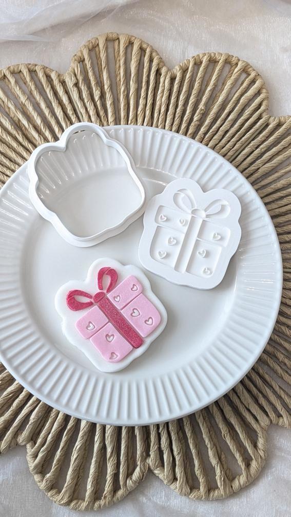 Heart Gift Cookie Cutter and Fondant Embosser Heart Gift Cookie Cutter and Fondant Embosser