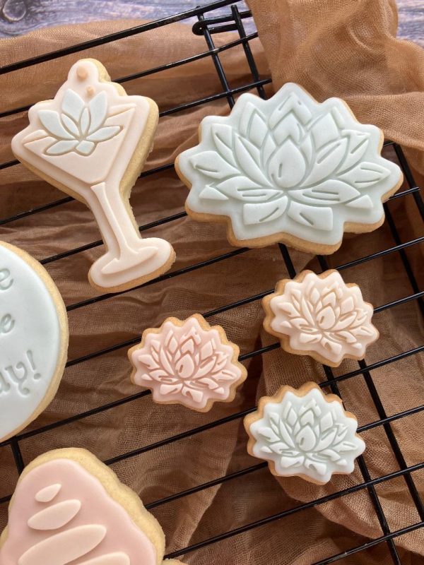 Lotus Flower Cookie Cutter and Fondant Embosser Lotus Flower Cookie Cutter and Fondant Embosser