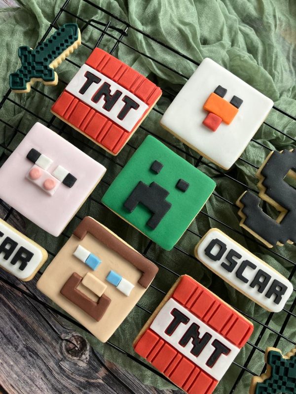 Oscar Cookie Cutter and Fondant Embosser Oscar Cookie Cutter and Fondant Embosser