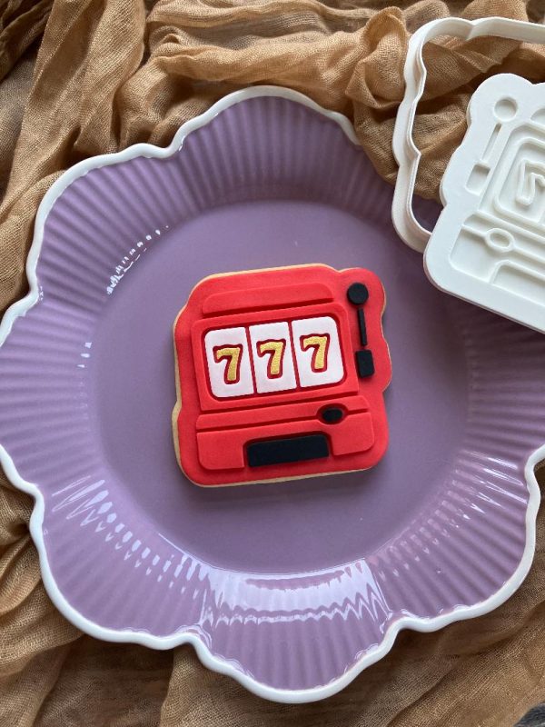777 Cookie Cutter & Fondant Stamp – Lucky 7 Slot Machine