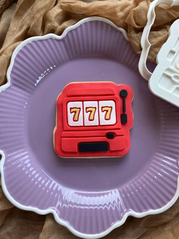 777 Cookie Cutter & Fondant Stamp – Lucky 7 Slot Machine