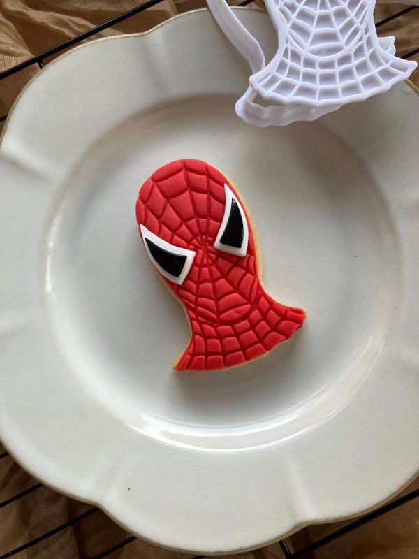 Spider Hero Head Cookie Cutter & Fondant Embosser – Webbed Mask Design (8cm)