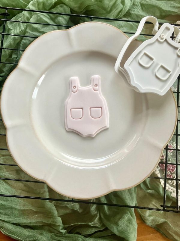 Baby Dungarees Cookie Cutter β New Baby Fondant Embosser (8cm) 8cm baby dungarees cookie cutter and fondant embosser with stitched pocket and strap detail