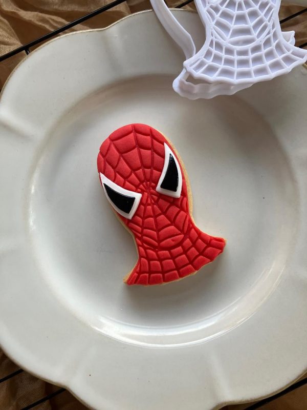 Spider Hero Head Cookie Cutter & Fondant Embosser – Webbed Mask Design (8cm)