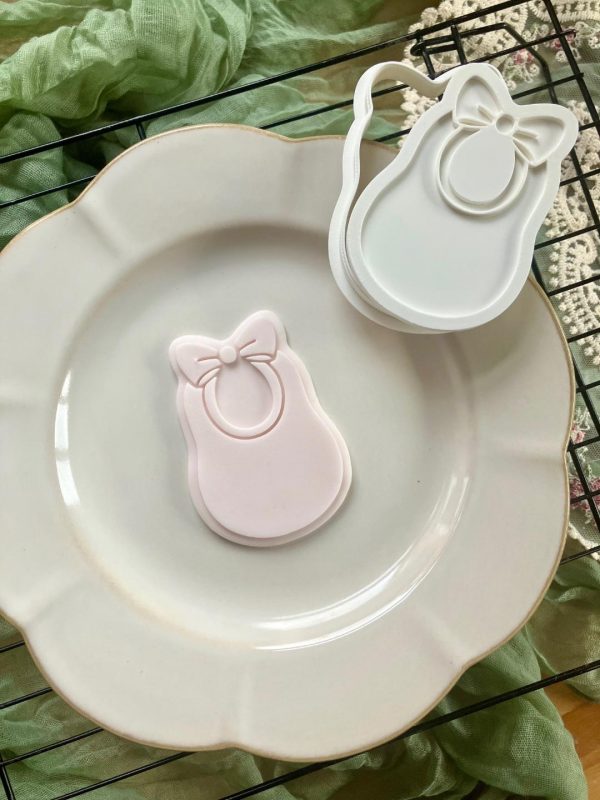 3 Baby Bib with Bow Cookie Cutter & Fondant Embosser β Newborn Design (8cm)