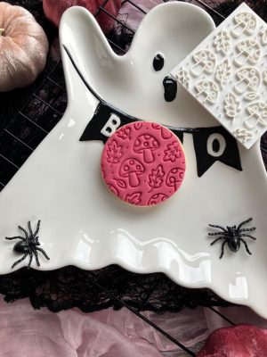 Square fondant embosser with leaf and toadstool design – 7cm