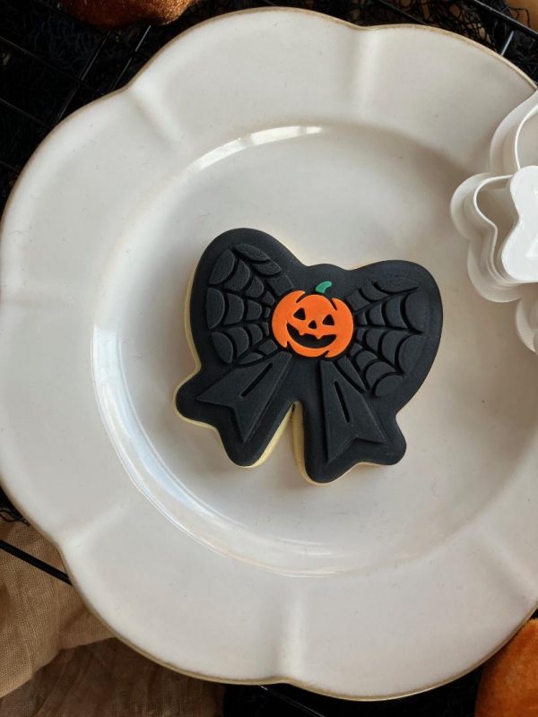 bow 4 Bow-Shaped Cookie Cutter & Fondant Embosser โ Pumpkin Centre & Spiderweb Design (8cm)