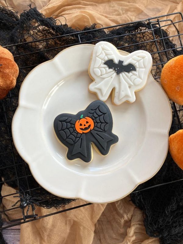 bow 5 Bow-Shaped Cookie Cutter & Fondant Embosser โ Pumpkin Centre & Spiderweb Design (8cm)