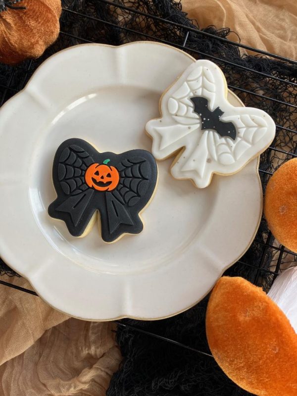 bows 3 Bow-Shaped Cookie Cutter & Fondant Embosser β Bat & Spiderweb Halloween Design (8cm)