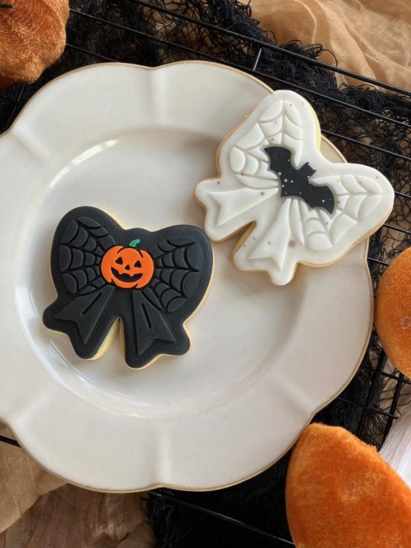 bows 4 Bow-Shaped Cookie Cutter & Fondant Embosser β Bat & Spiderweb Halloween Design (8cm)