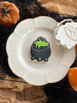 8cm cauldron cookie cutter and fondant embosser with bubbling Halloween design