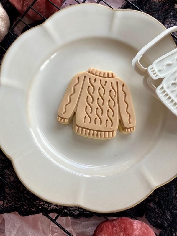 jump 4 Cosy Chunky Sweater Cookie Cutter & Fondant Embosser โ Autumn/Winter Design (8cm)