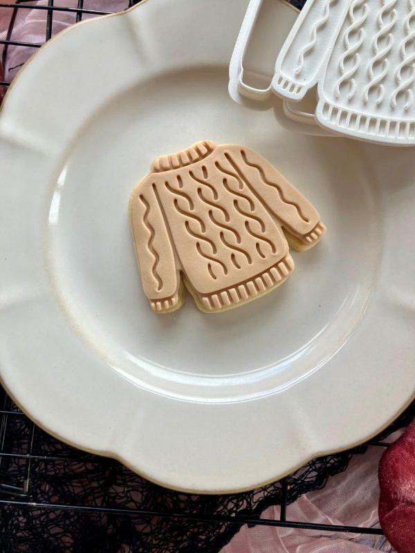 jump 5 Cosy Chunky Sweater Cookie Cutter & Fondant Embosser โ Autumn/Winter Design (8cm)