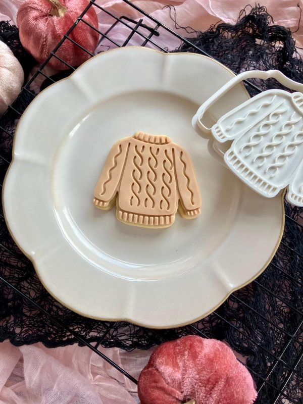 jump 7 Cosy Chunky Sweater Cookie Cutter & Fondant Embosser โ Autumn/Winter Design (8cm)