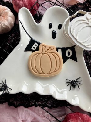 8cm pumpkin cookie cutter and fondant embosser with classic autumn design